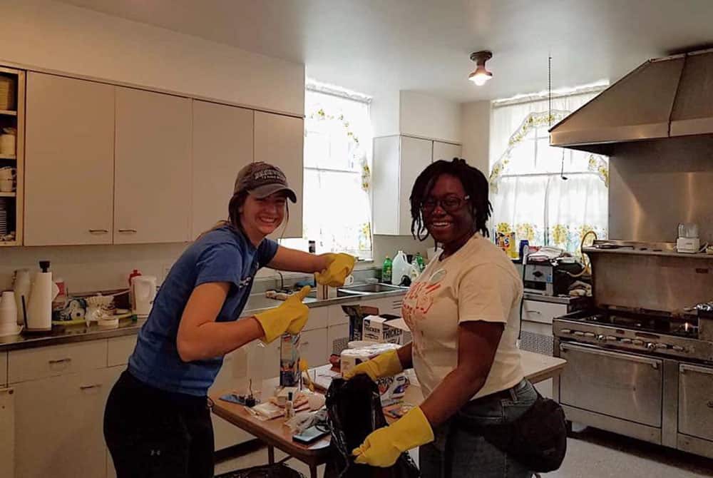 Felician volunteers in the kitchen
